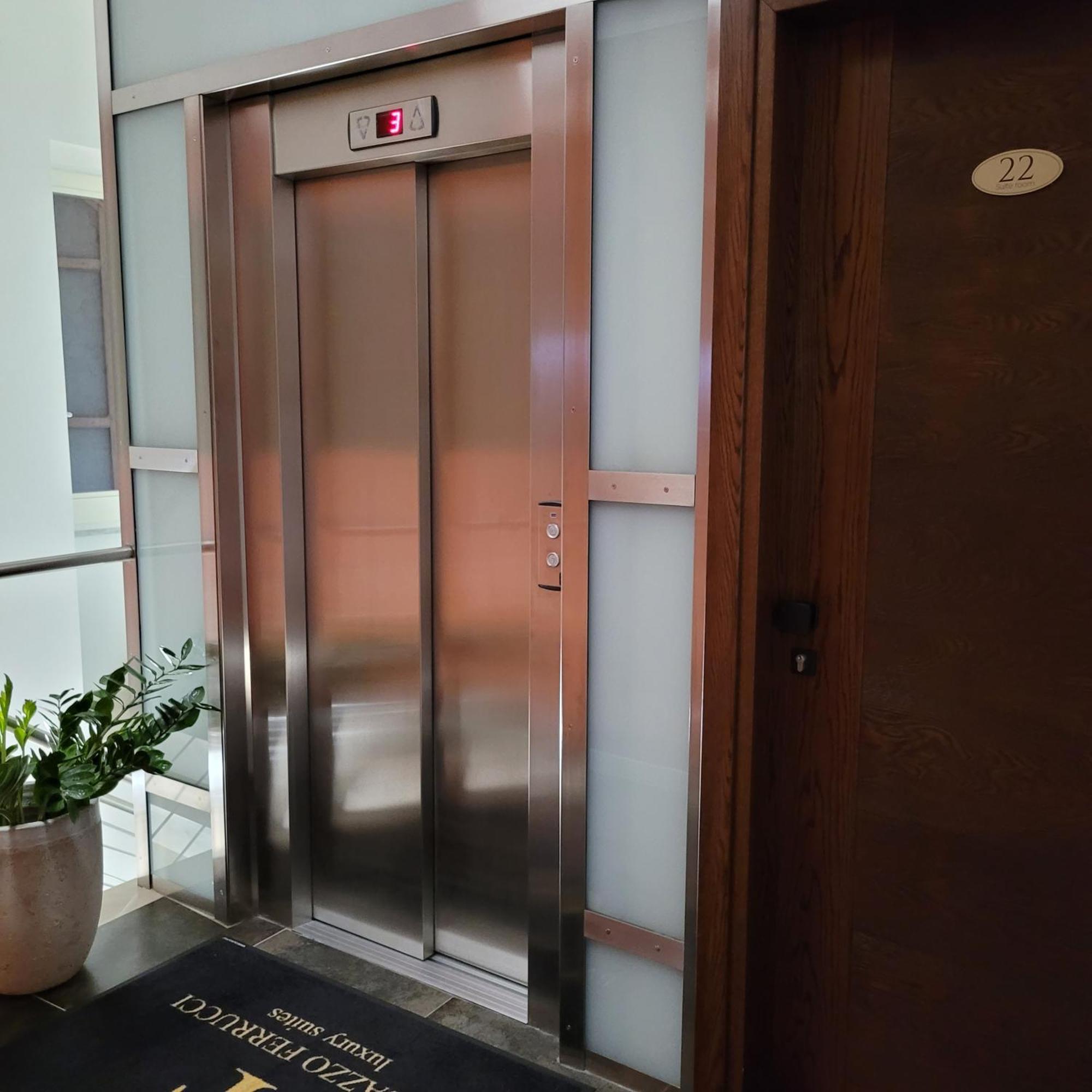 Palazzo Ferrucci Luxury Suites 칼리아리 외부 사진